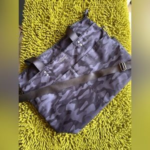 Baggallini Gray Camo Large Crossbody Purse with water bottle pockets!